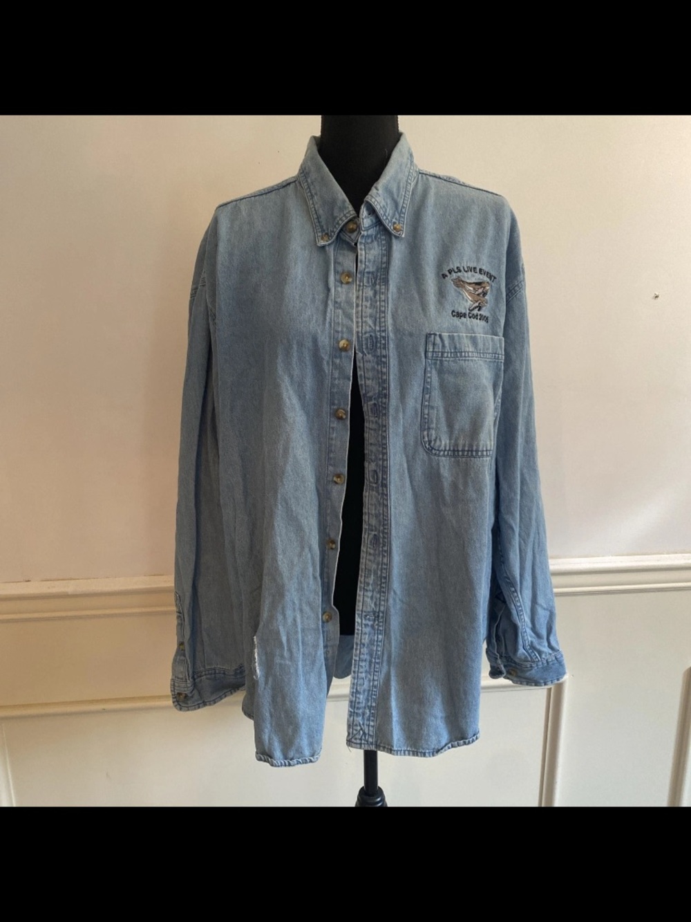 Classic Light Blue Denim Button-Up Shirt with Chest Pocket Ultra Club